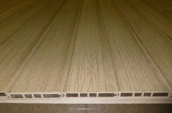 Пустотелая заборная доска с двухсторонним древесным тиснением из пластика купить в Омске